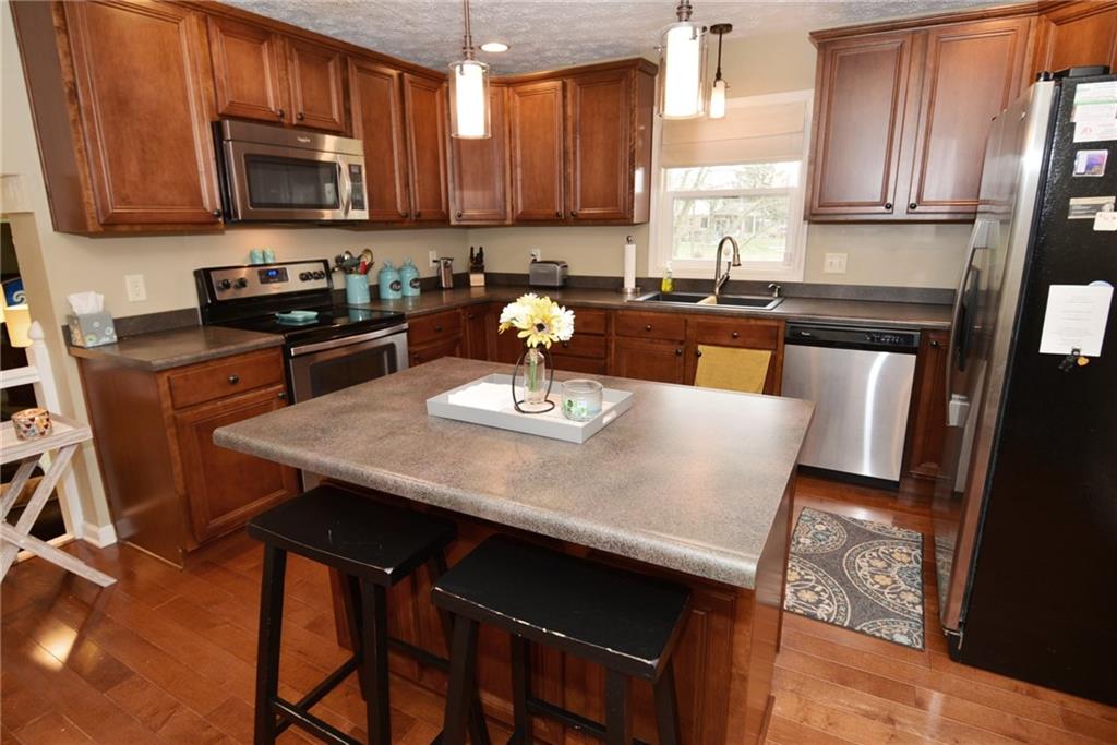 525 Cobblestone Road Avon, IN 46123 - Photo 14 of 48 Gallery Image 14