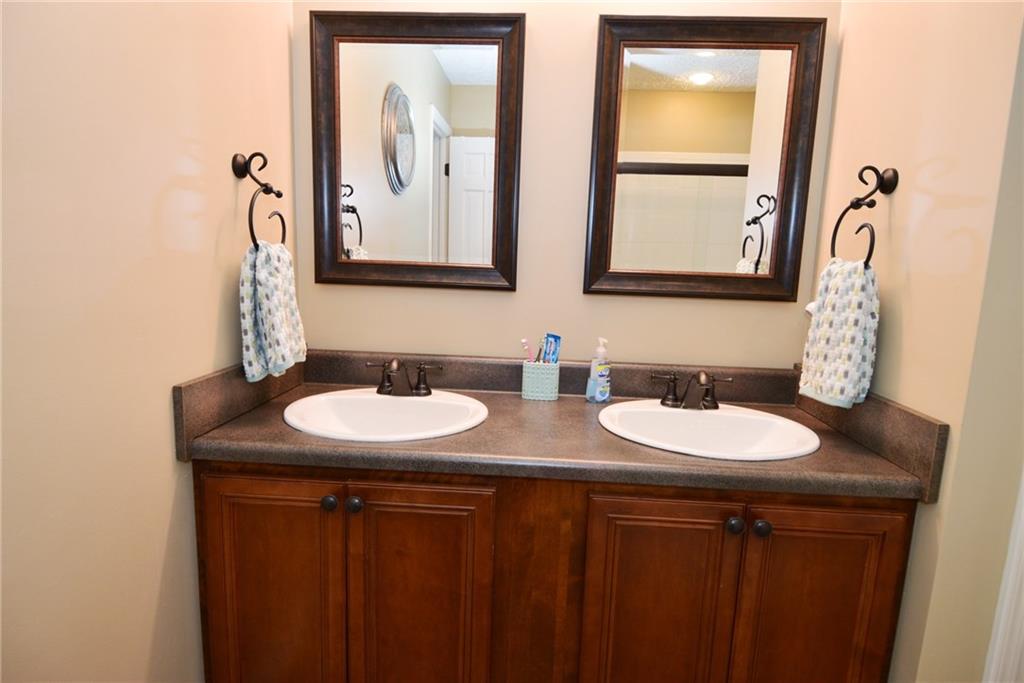 525 Cobblestone Road Avon, IN 46123 - Photo 31 of 48 Gallery Image 31