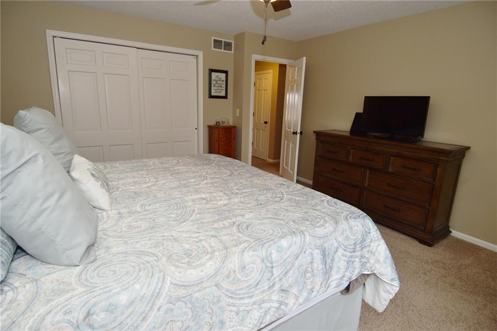 525 Cobblestone Road Avon, IN 46123 - Photo 34 of 48 Gallery Image 34
