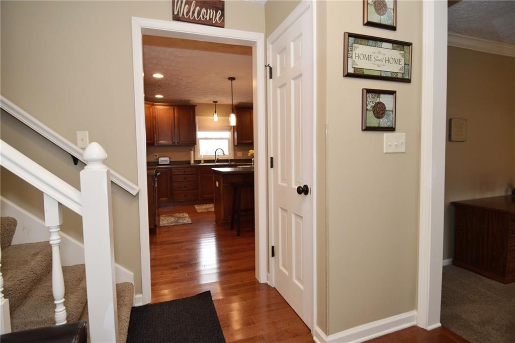 525 Cobblestone Road Avon, IN 46123 - Photo 5 of 48 Gallery Image 5