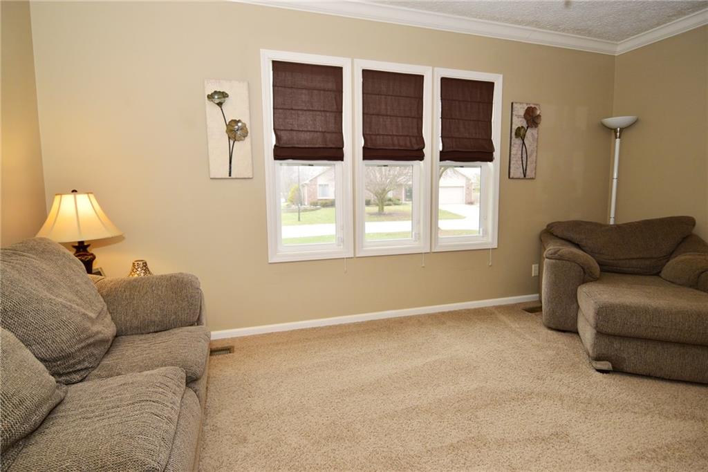 525 Cobblestone Road Avon, IN 46123 - Photo 7 of 48 Gallery Image 7