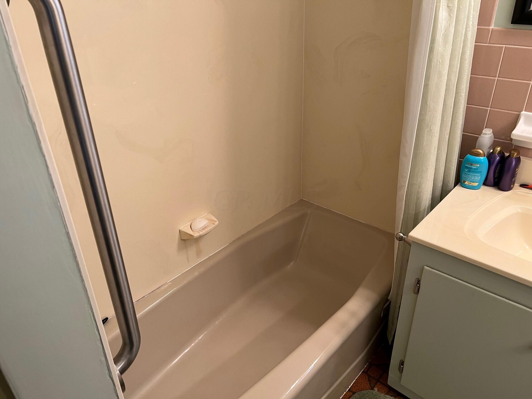 5967 Endicott Road Columbus, OH 43229 - Photo 10 of 20 5967 bath 3