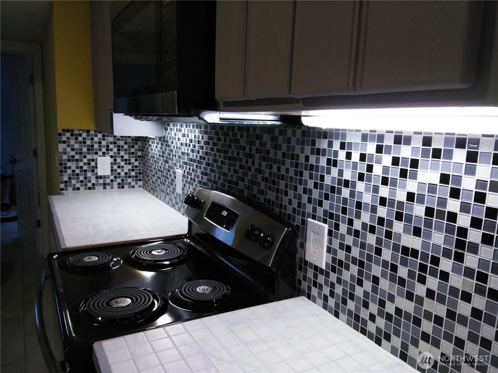 211 Garfield Street Hoquiam, WA 98550 - Photo 12 of 26 a close up of a stove top oven sitting inside of a kitchen