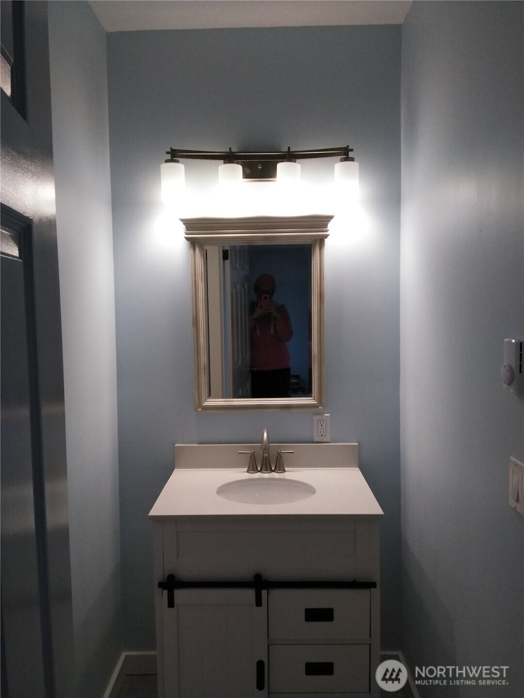 211 Garfield Street Hoquiam, WA 98550 - Photo 21 of 26 a bathroom with a sink a mirror and vanity