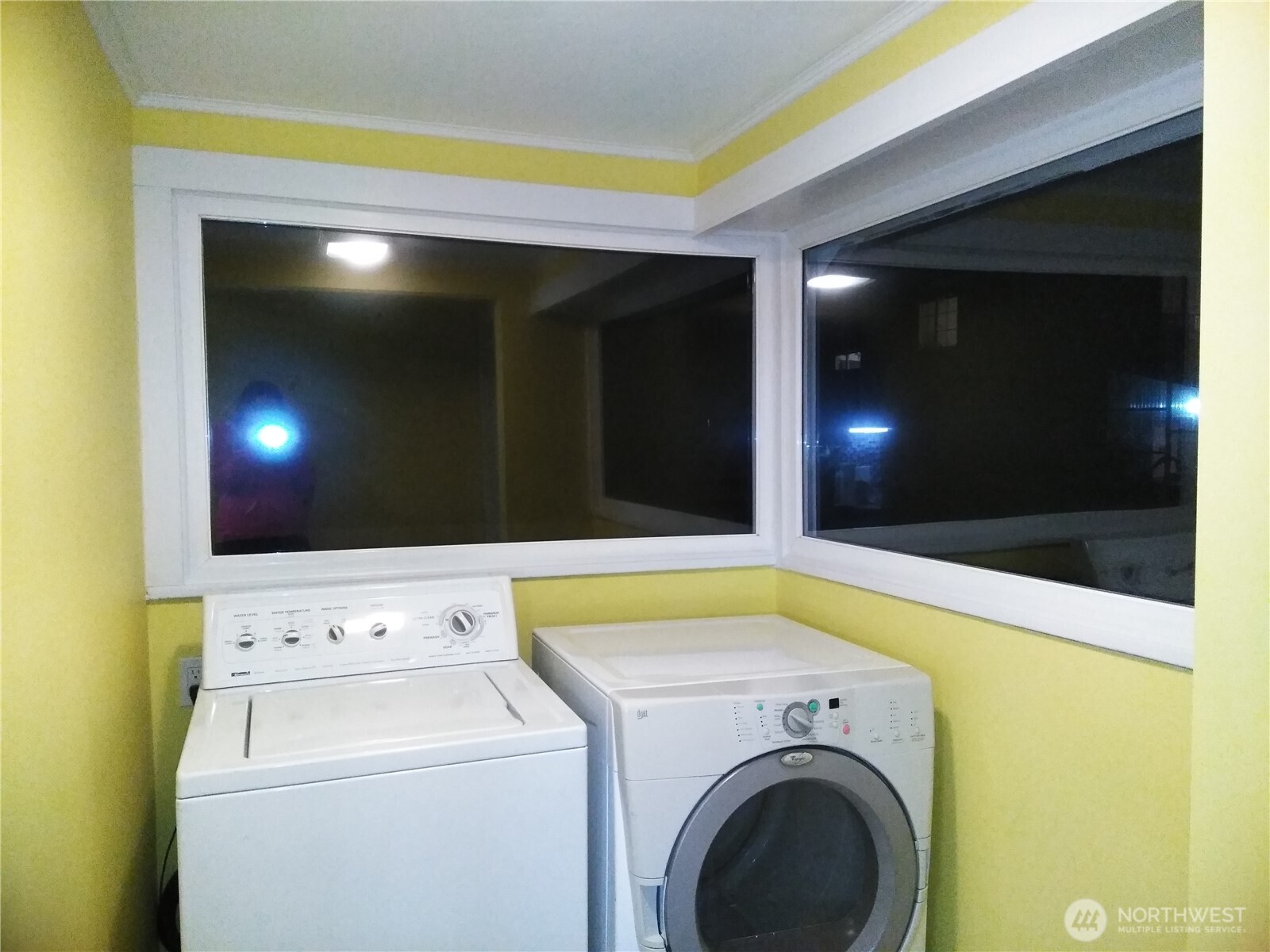 211 Garfield Street Hoquiam, WA 98550 - Photo 26 of 26 a view of washer and dryer with red umbrella