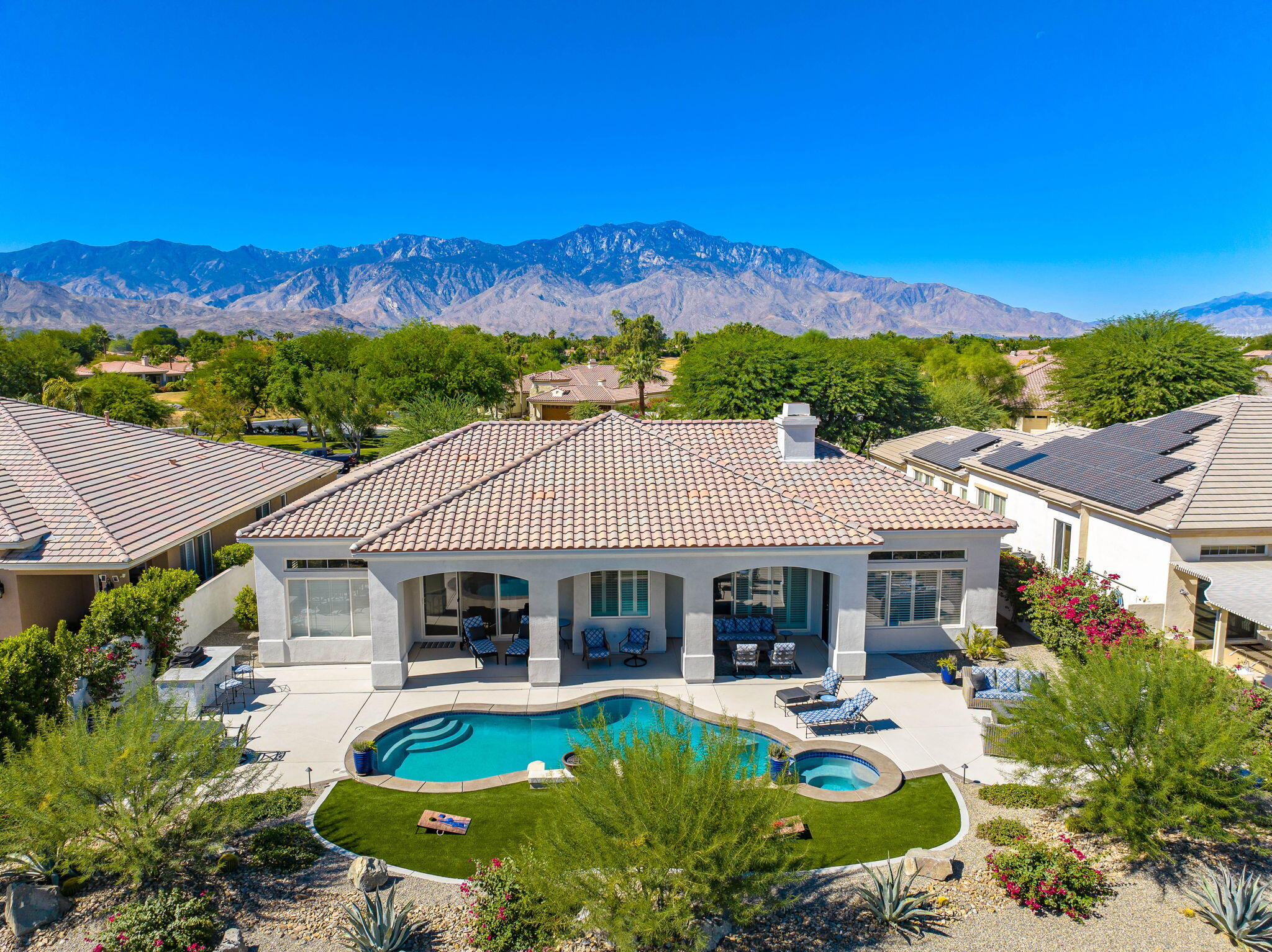 10 Vía Verde Rancho Mirage, CA 92270 - Photo 2 of 40 4-web-or-mls-CB_Vail_OPMG_1023_004
