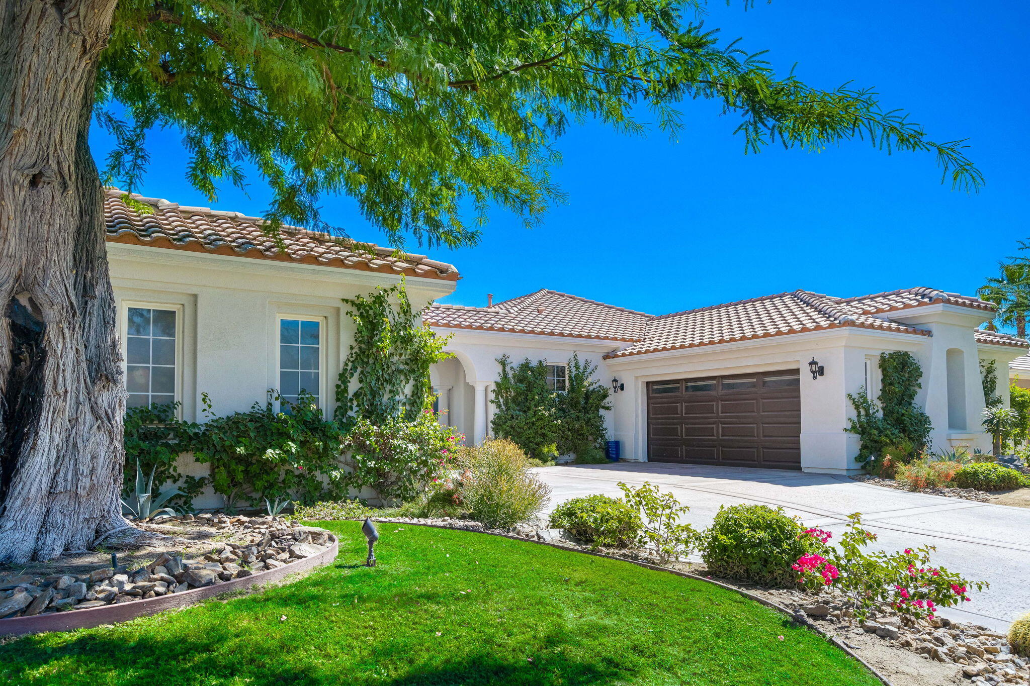 10 Vía Verde Rancho Mirage, CA 92270 - Photo 3 of 40 14-web-or-mls-CB_Vail_OPMG_1023_014