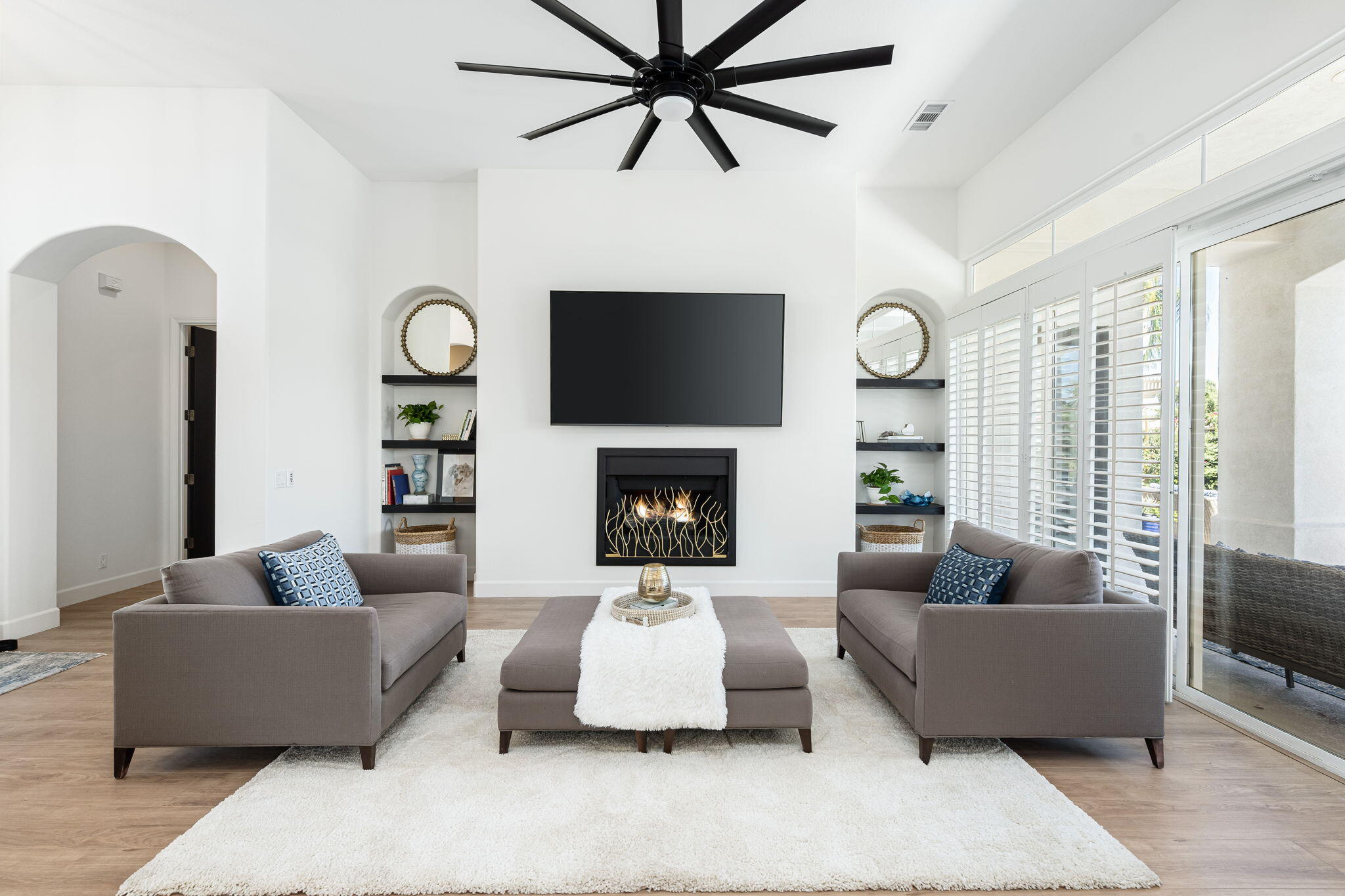 10 Vía Verde Rancho Mirage, CA 92270 - Photo 5 of 40 20-web-or-mls-CB_Vail_OPMG_1023_020