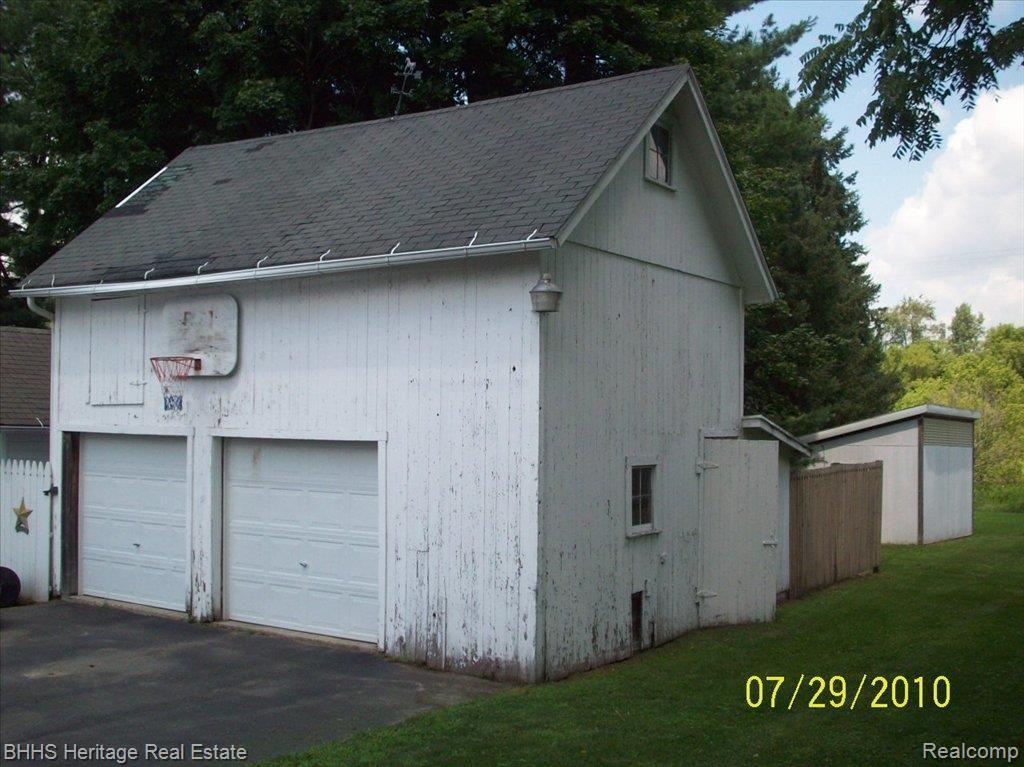 1209 Faussett Road Howell, MI 48855 - Photo 11 of 11 2 car garage