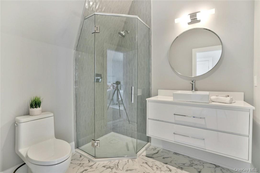 162 Bedford Road, Unit 16 Armonk, NY 10504 - Photo 22 of 37 a bathroom with a toilet a sink and mirror