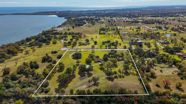 a view of an outdoor space