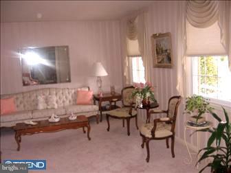 133 Kipling Road Cherry Hill, NJ 08003 - Photo 2 of 6 Living Room