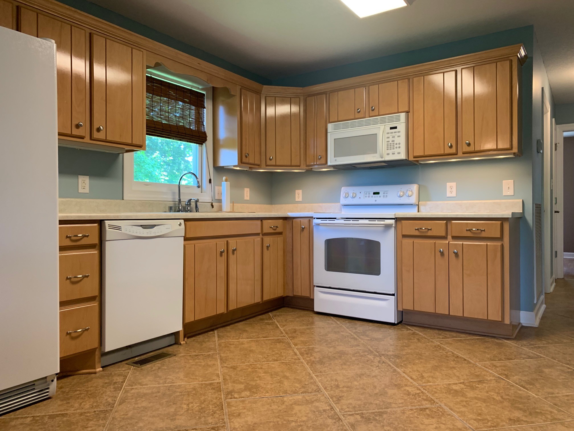818 Dale Ridge Road Dowelltown, TN 37059 - Photo 7 of 24 a kitchen with stainless steel appliances granite countertop a stove a sink and a microwave