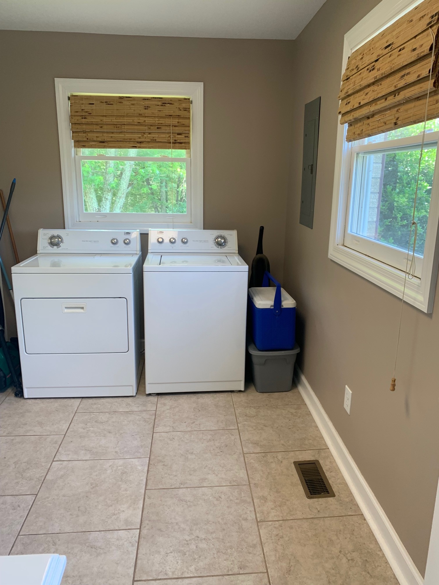 818 Dale Ridge Road Dowelltown, TN 37059 - Photo 10 of 24 a utility room with closet and window