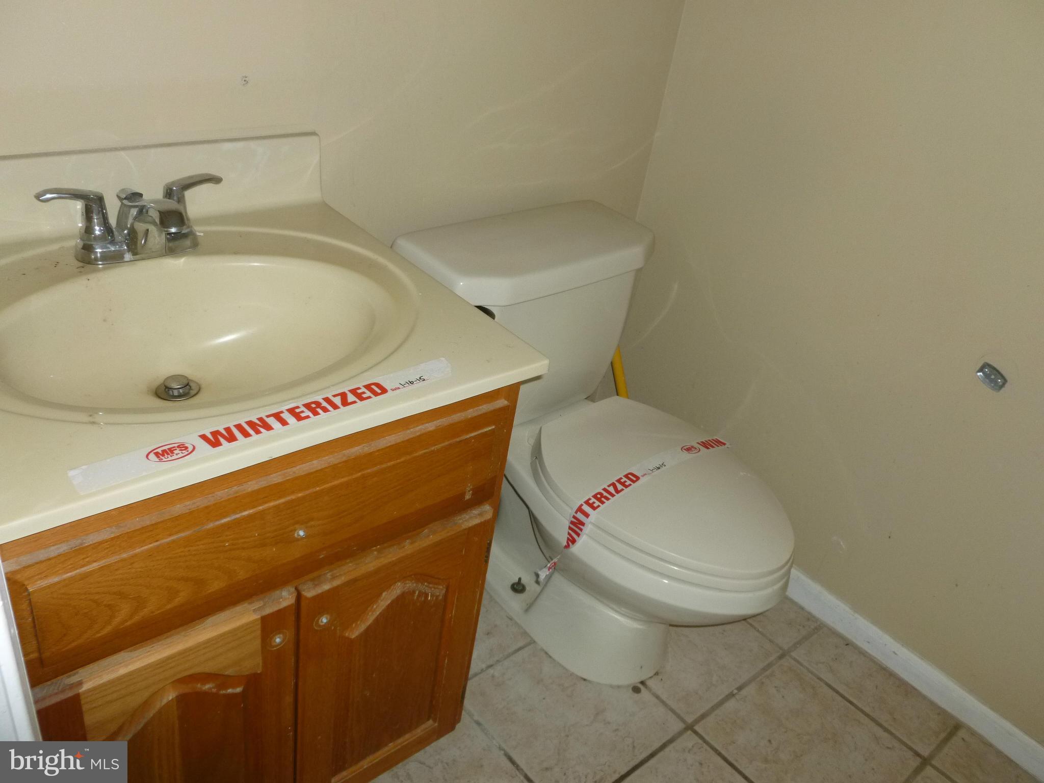 9807 Harford Road Baltimore, MD 21234 - Photo 8 of 11 Bath