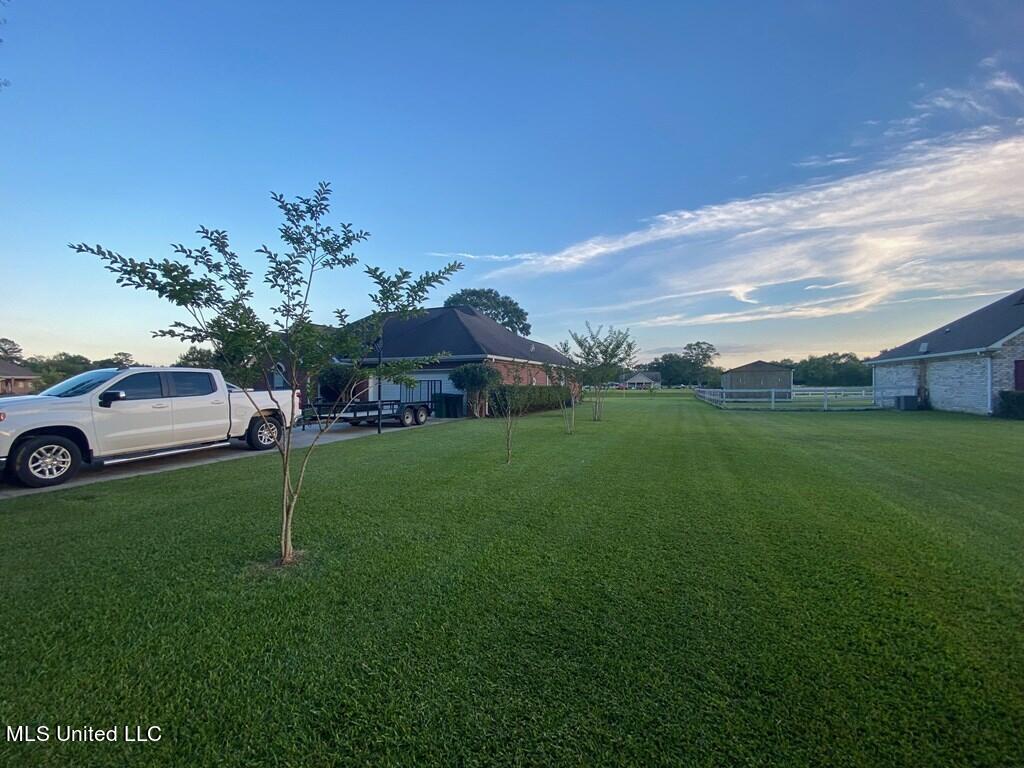 12015 Circle G Ranch Road Picayune, MS 39466 - Photo 18 of 20 right side