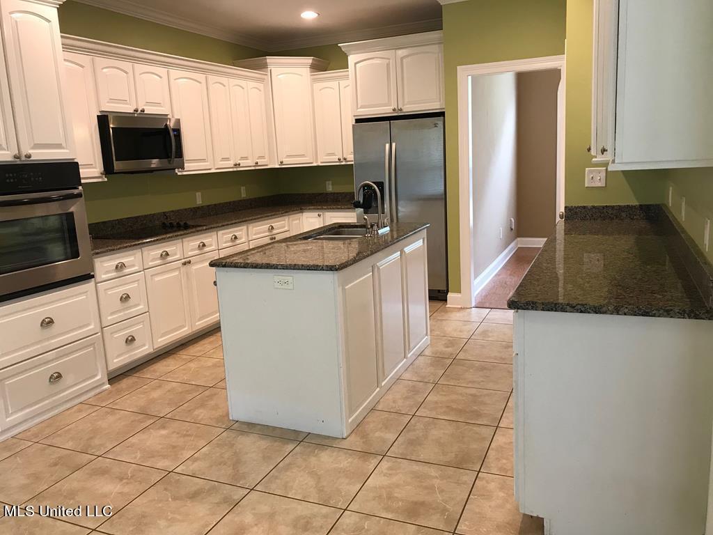 12015 Circle G Ranch Road Picayune, MS 39466 - Photo 6 of 20 kitchen2