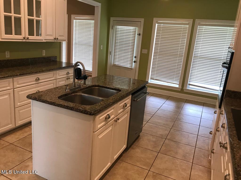 12015 Circle G Ranch Road Picayune, MS 39466 - Photo 7 of 20 Kitchen BRFN