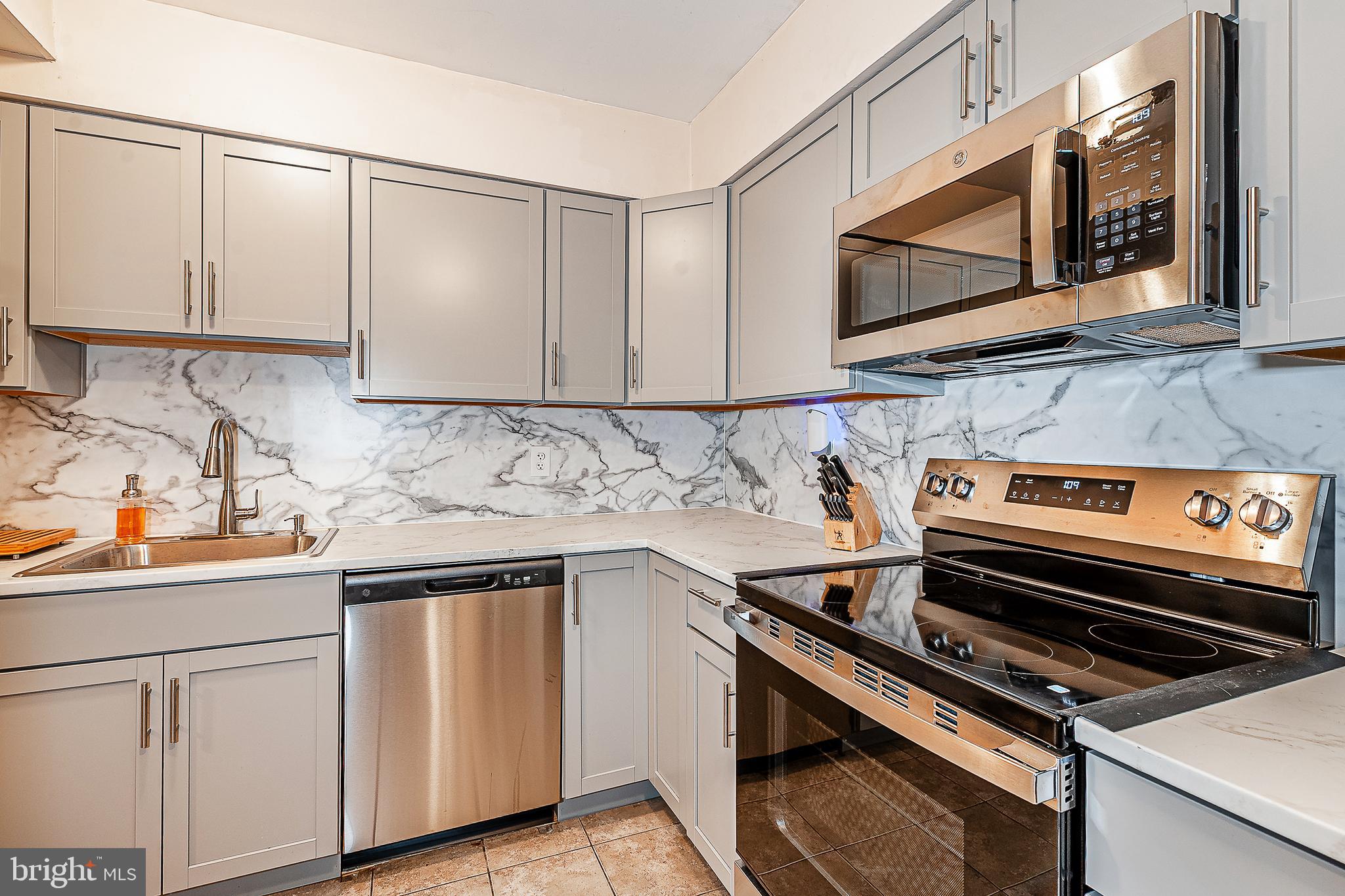 41 Noble Road Sicklerville, NJ 08081 - Photo 4 of 18 a kitchen with appliances a sink and cabinets