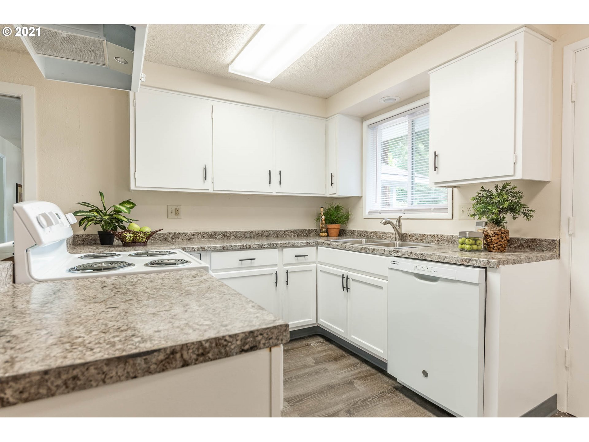 3518 Crocker Road Eugene, OR 97404 - Photo 17 of 27 Gallery Image 17