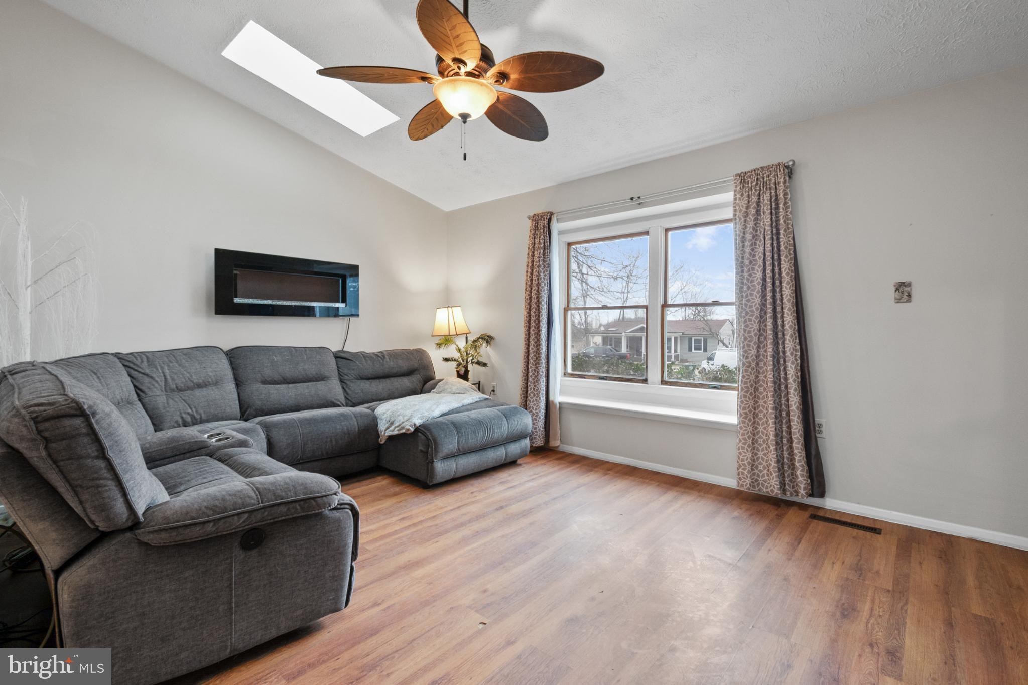 303 Boxford Court Frederick, MD 21702 - Photo 3 of 20 Bright and airy living space with skylight.