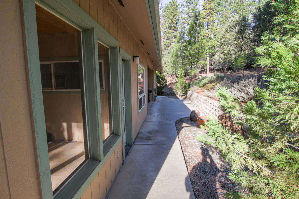 12855 Fern Road Whitmore, CA 96096 - Photo 34 of 45 a view of a corridor