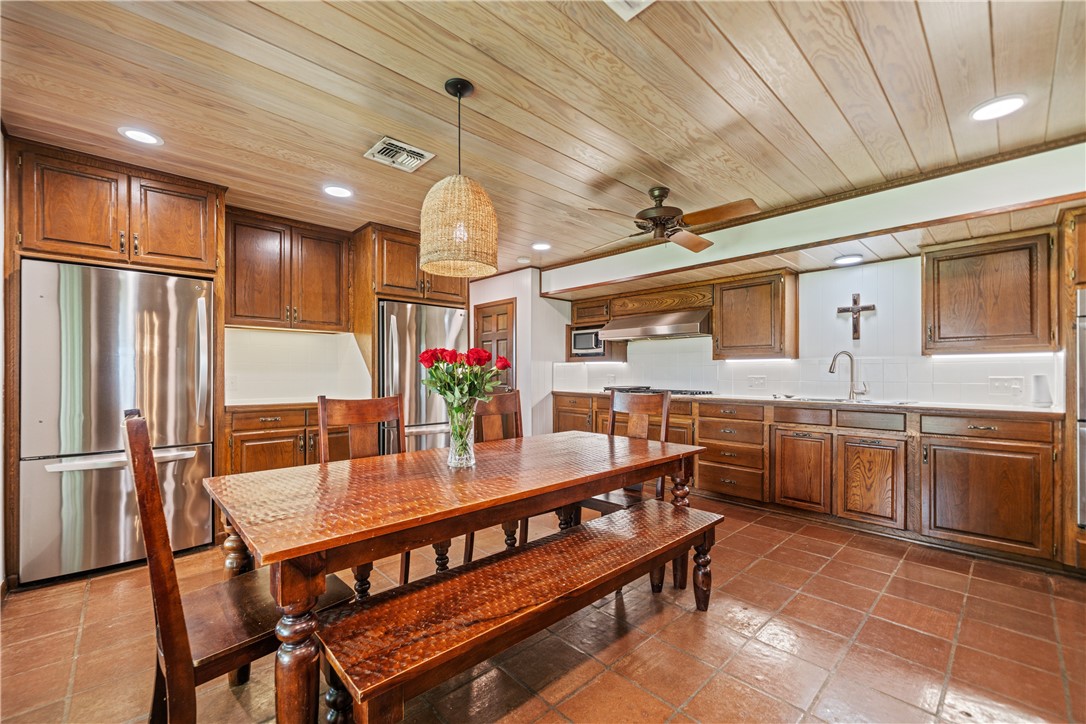 501 South County Road 1140 Riviera, TX 78379 - Photo 12 of 40 Functional eat-in kitchen offering generous counte