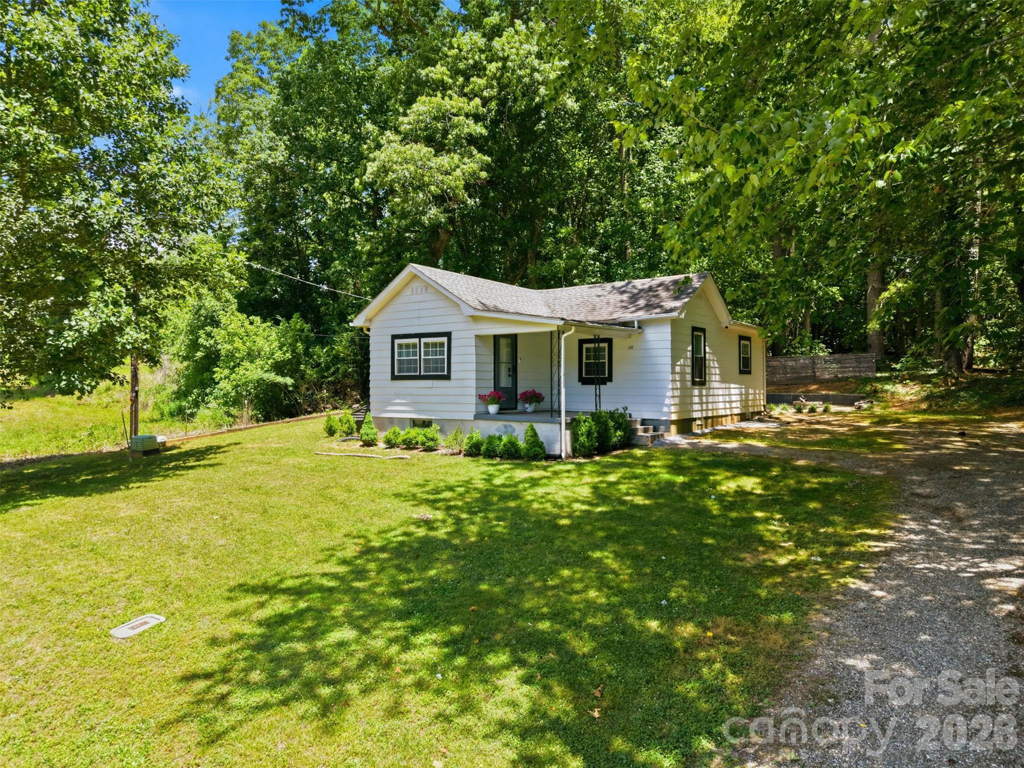 1320 Tom Fox Street Morganton, NC 28655 - Photo 6 of 34