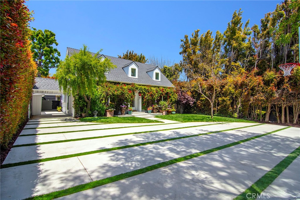 12427 Sunset Boulevard Los Angeles, CA 90049 - Photo 4 of 58 a view of a house with a yard and plants