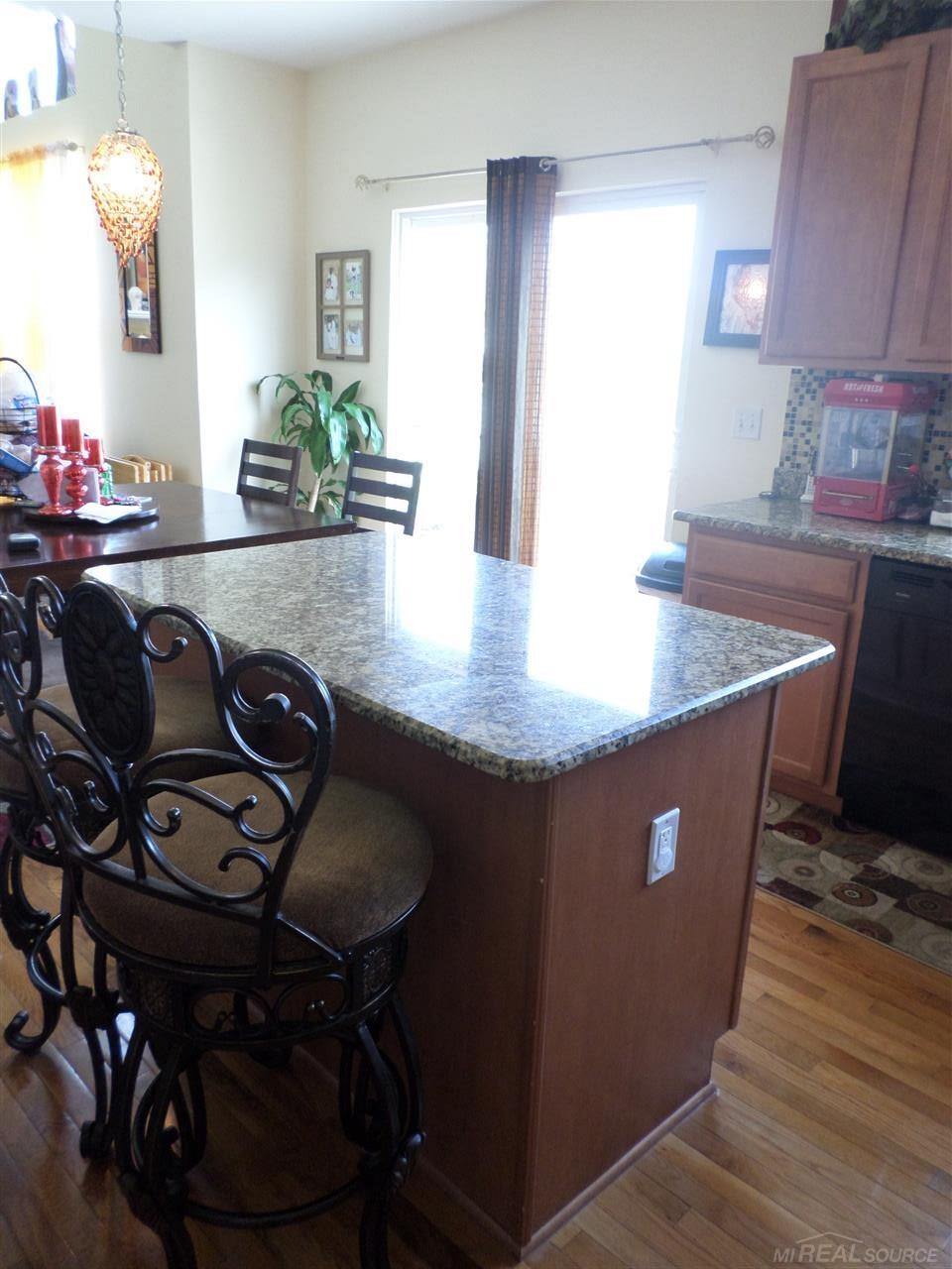5151 Ridge Lane Warren, MI 48092 - Photo 5 of 43 31379044-4.JPG