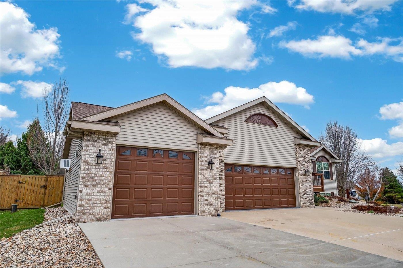 3215 Conservancy Estates Lane Sun Prairie, WI 53590 - Photo 4 of 73