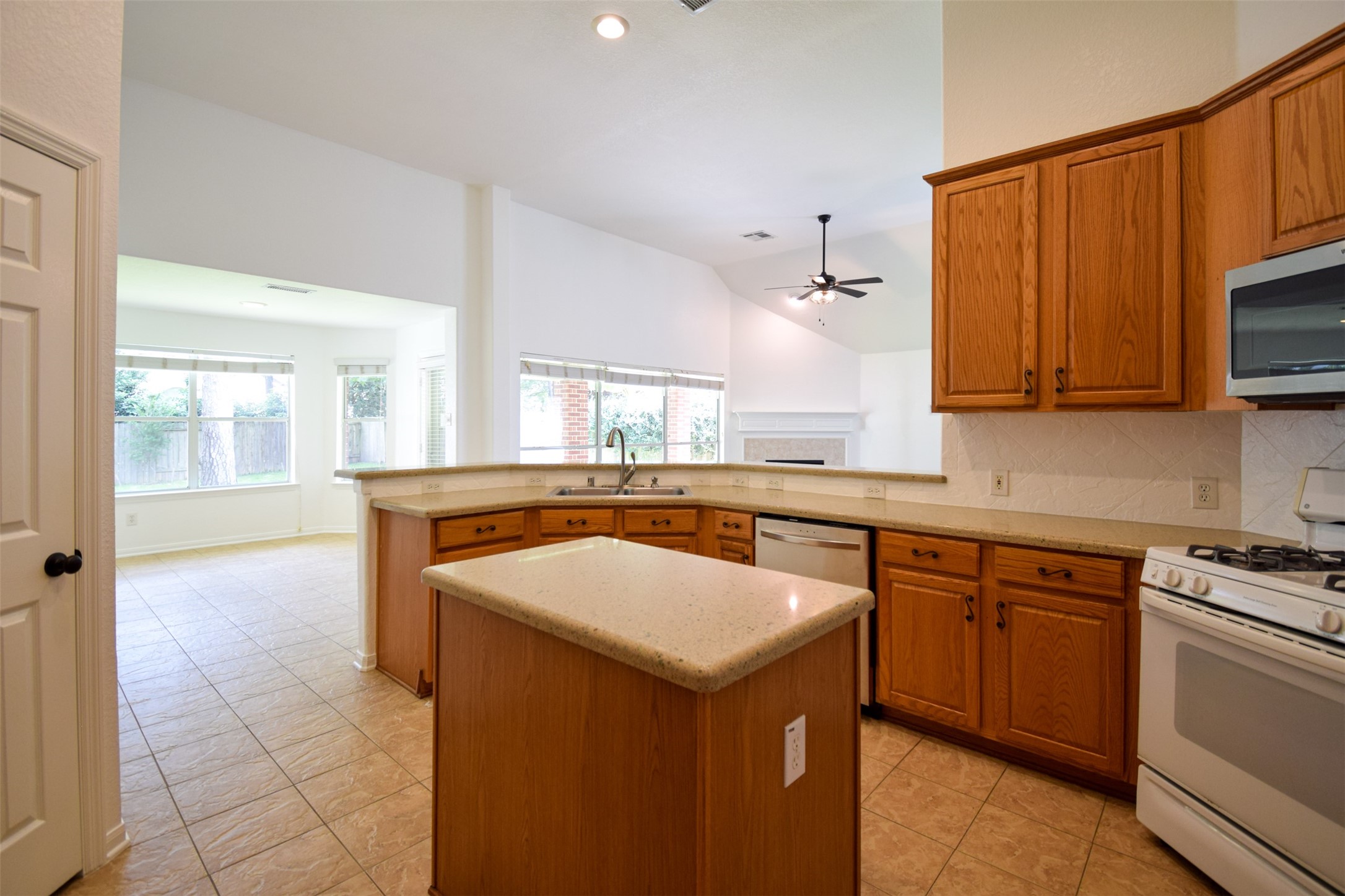 34 South Rambling Ridge Place Conroe, TX 77385 - Photo 24 of 50