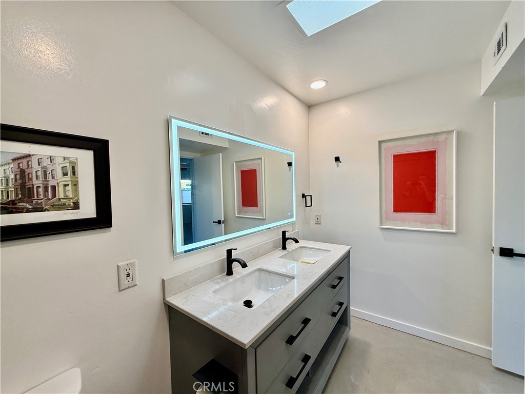 1111 East Ramon Road, Unit 51 Palm Springs, CA 92264 - Photo 15 of 28 Primary Bath