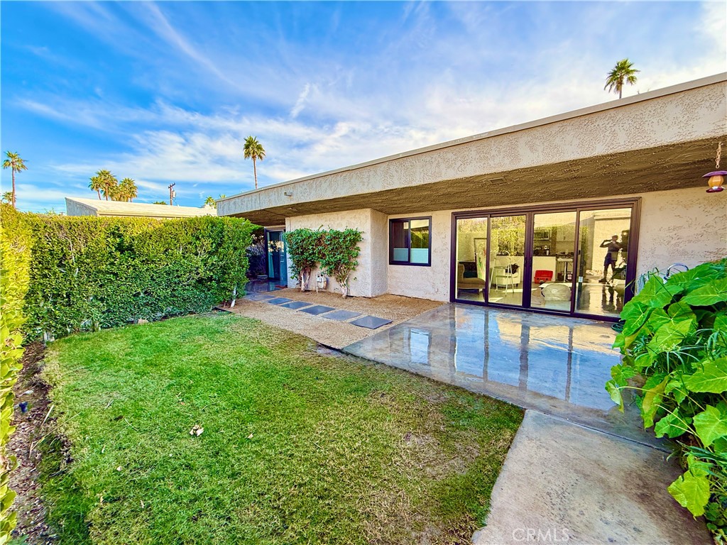 1111 East Ramon Road, Unit 51 Palm Springs, CA 92264 - Photo 21 of 28 Private patio & rear yard