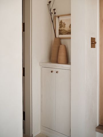 a close view of utility room with washer and dryer