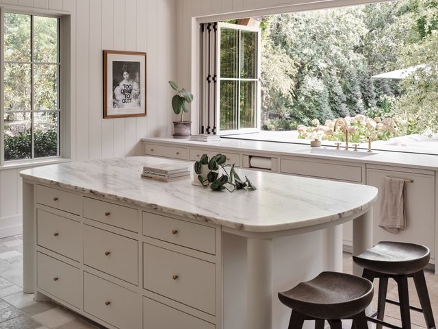 a view of fountain in front of building