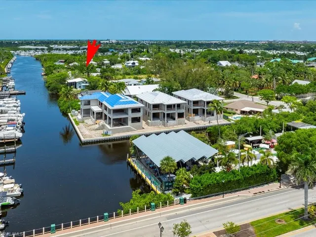 $900,000 | 2977 Poplar Street, Naples, FL 34112