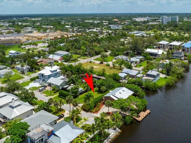 $900,000 | 2977 Poplar Street, Naples, FL 34112