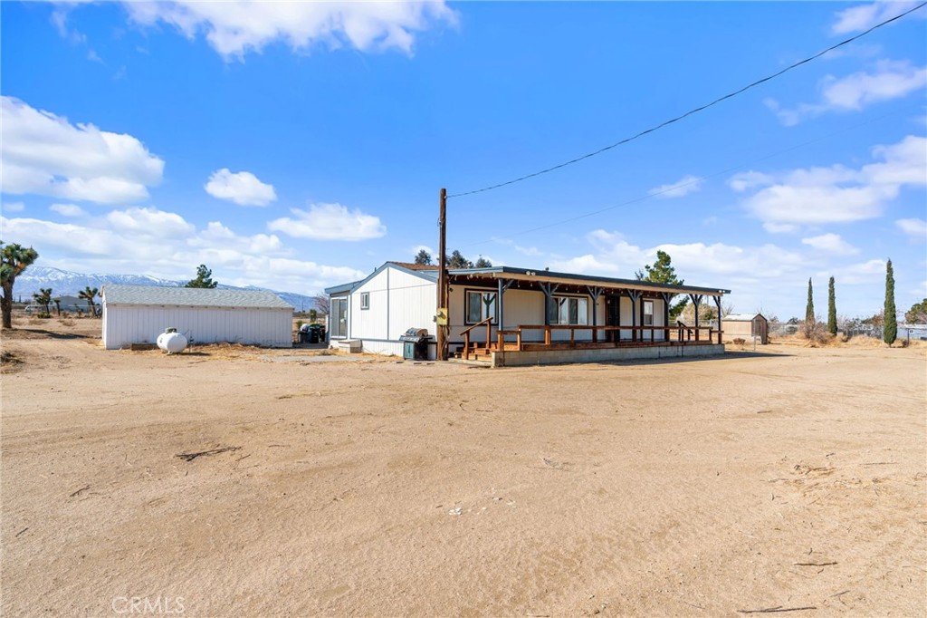 11524 Paramount Road Phelan, CA 92371 - Photo 3 of 34