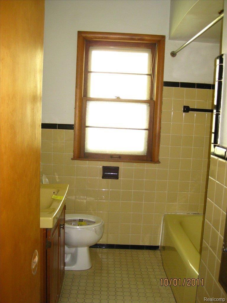 145 Walnut Street River Rouge, MI 48218 - Photo 11 of 16 BATHROOM