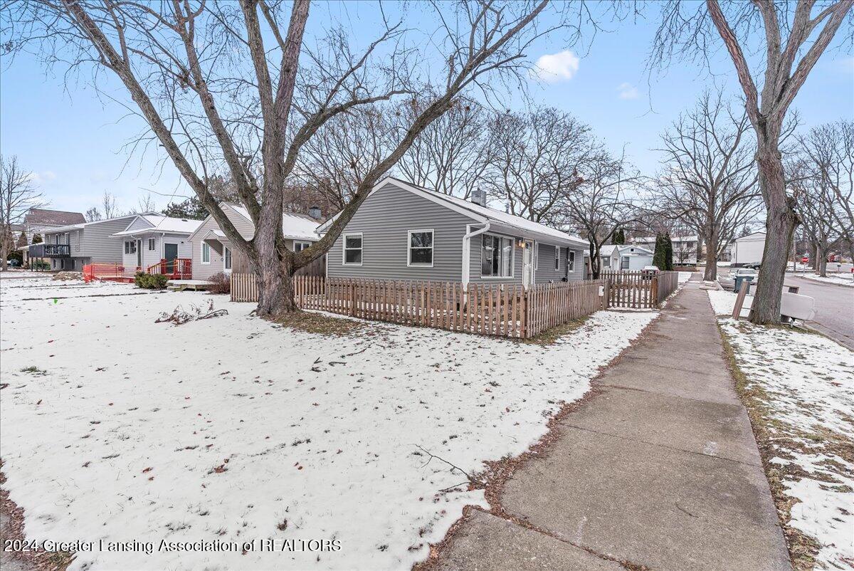 1403 Snyder Road East Lansing, MI 48823 - Photo 22 of 26 31-Media Jett - 32