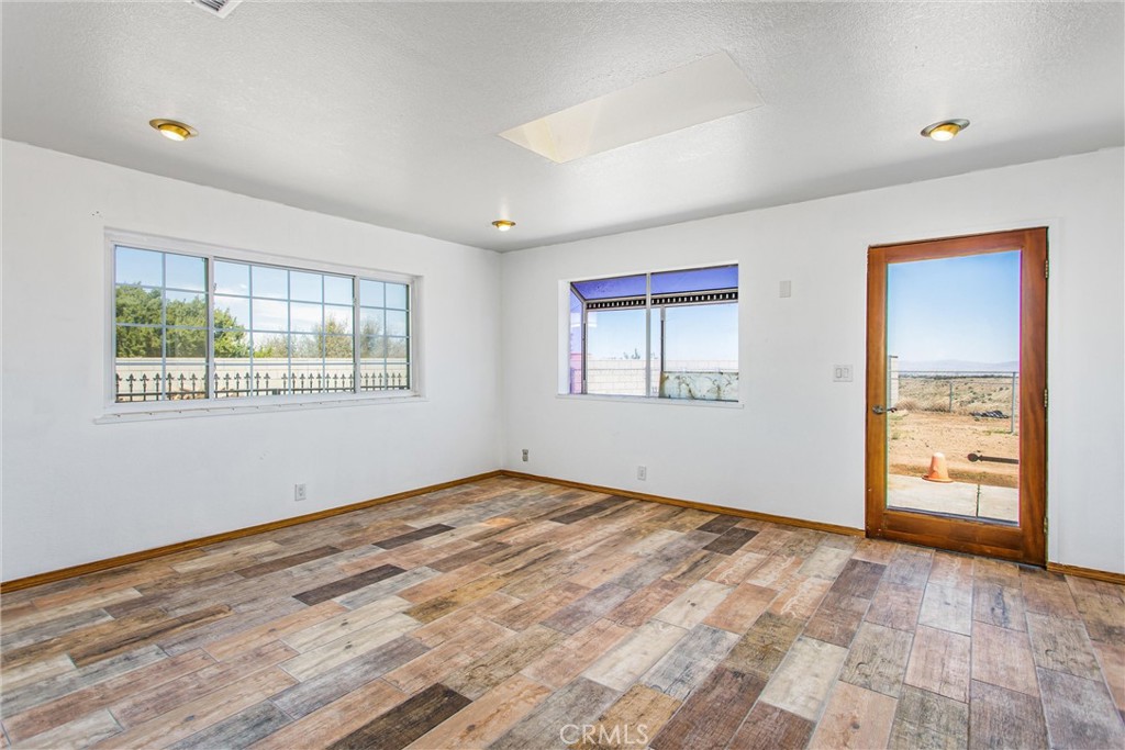 7045 Oak Hill Road Oak Hills, CA 92344 - Photo 11 of 30 Bonus room for fourth bedroom if needed