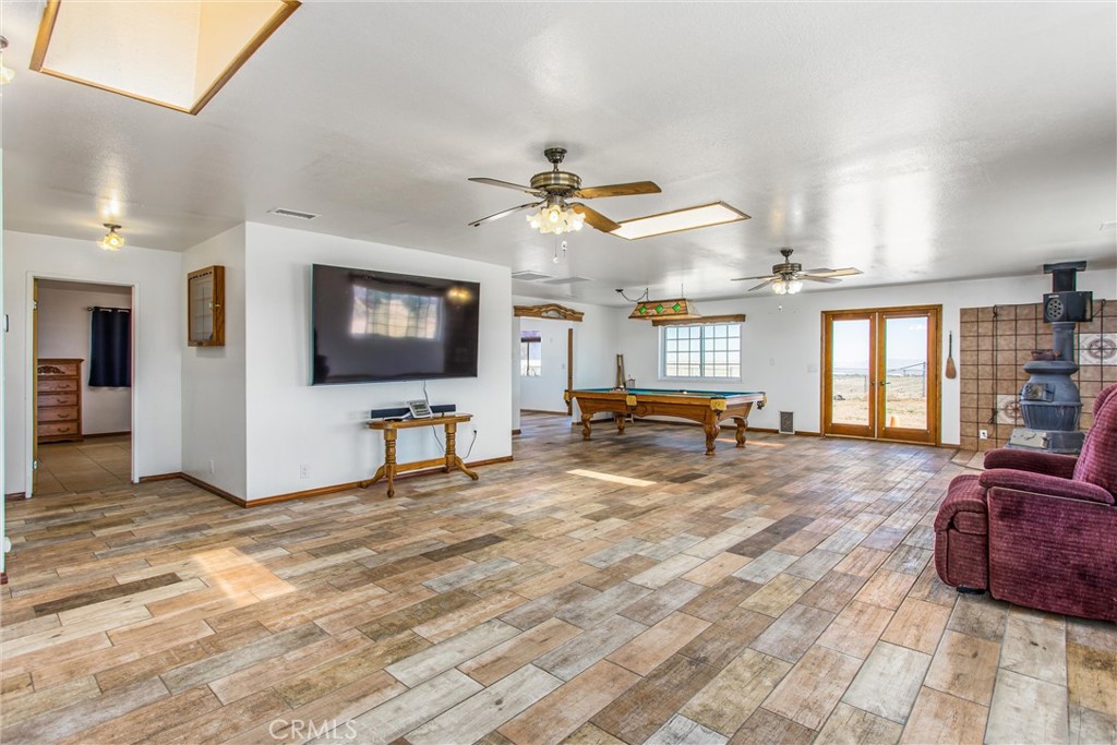 7045 Oak Hill Road Oak Hills, CA 92344 - Photo 12 of 30 Great room