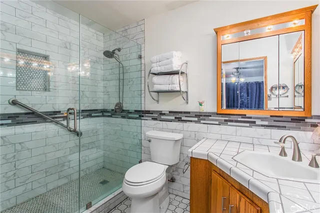 $695,000 | 7045 Oak Hill Road, Oak Hills, CA 92344