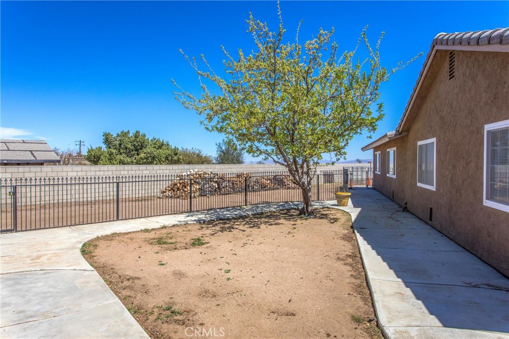 7045 Oak Hill Road Oak Hills, CA 92344 - Photo 19 of 29 Separate fenced area for garden or pets