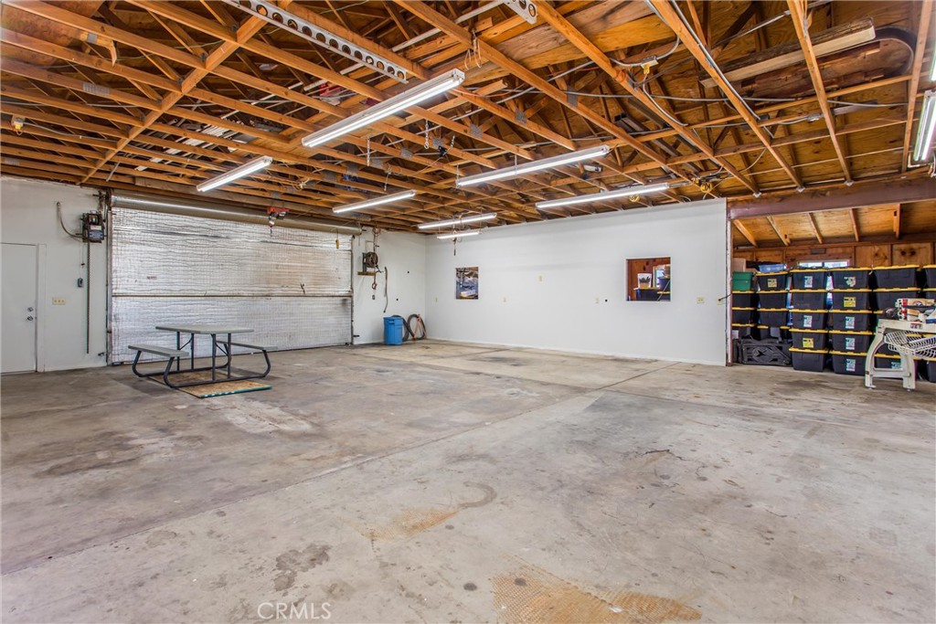 7045 Oak Hill Road Oak Hills, CA 92344 - Photo 22 of 30 Interior of the workshop