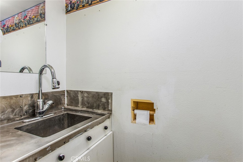 7045 Oak Hill Road Oak Hills, CA 92344 - Photo 23 of 30 Workshops half bath