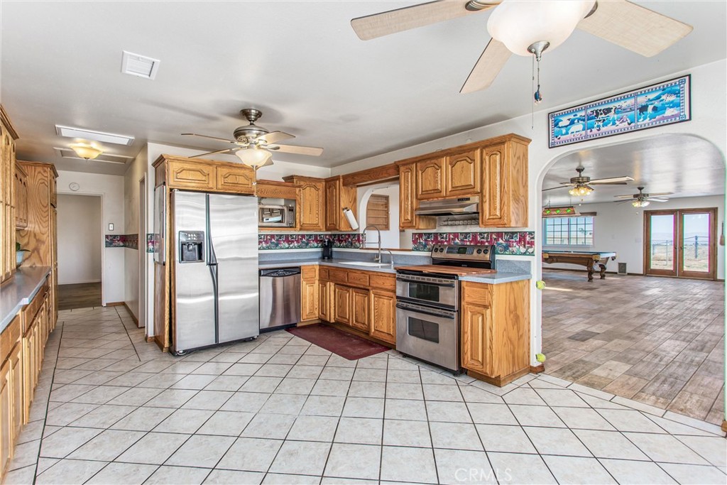 7045 Oak Hill Road Oak Hills, CA 92344 - Photo 6 of 30 Large gourmet kitchen adjoining the great room