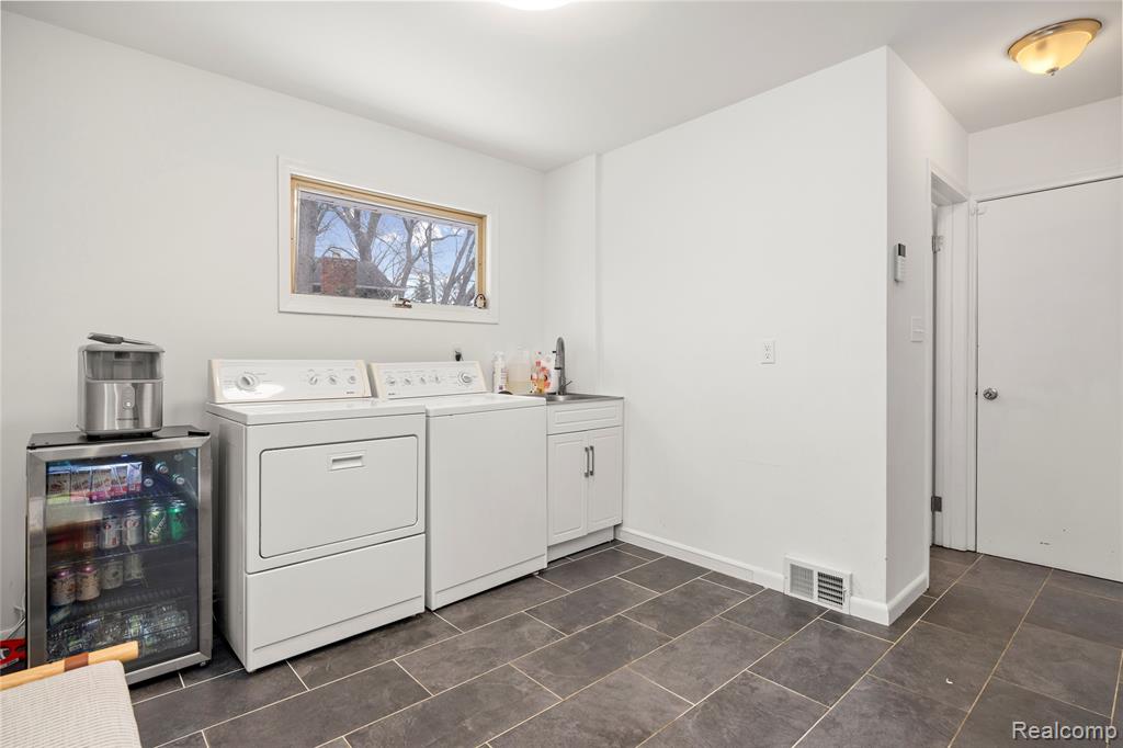 2530 Worcester Road West Bloomfield, MI 48323 - Photo 22 of 47 Gallery Image 22