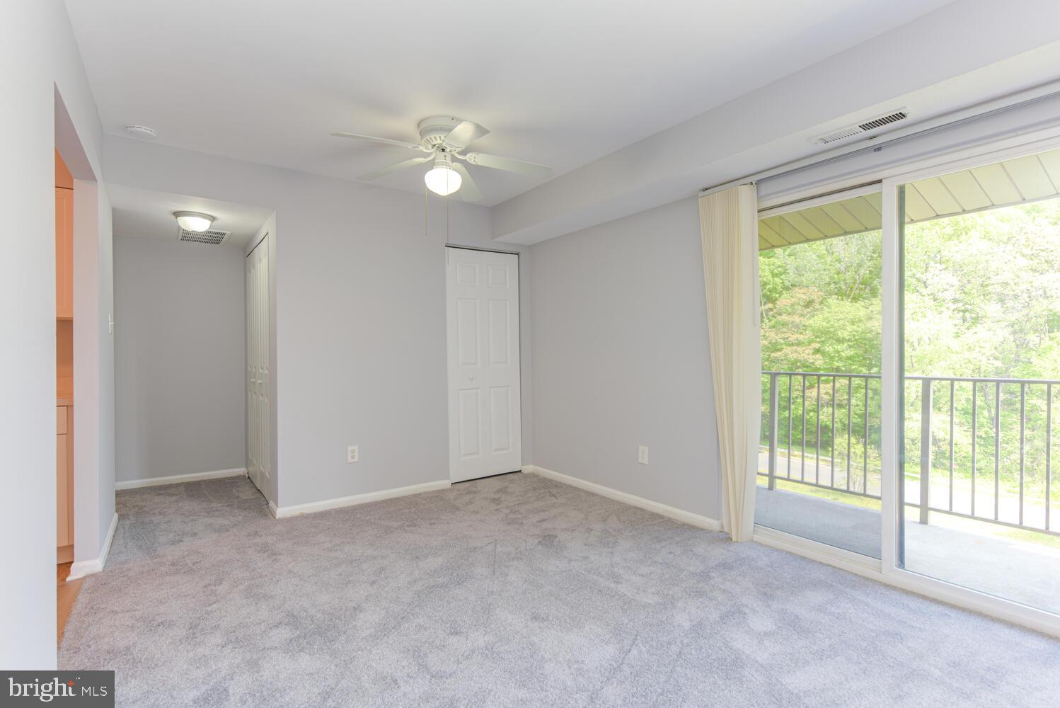 6135 Edsall Road, Unit M Alexandria, VA 22304 - Photo 11 of 31 Living Room